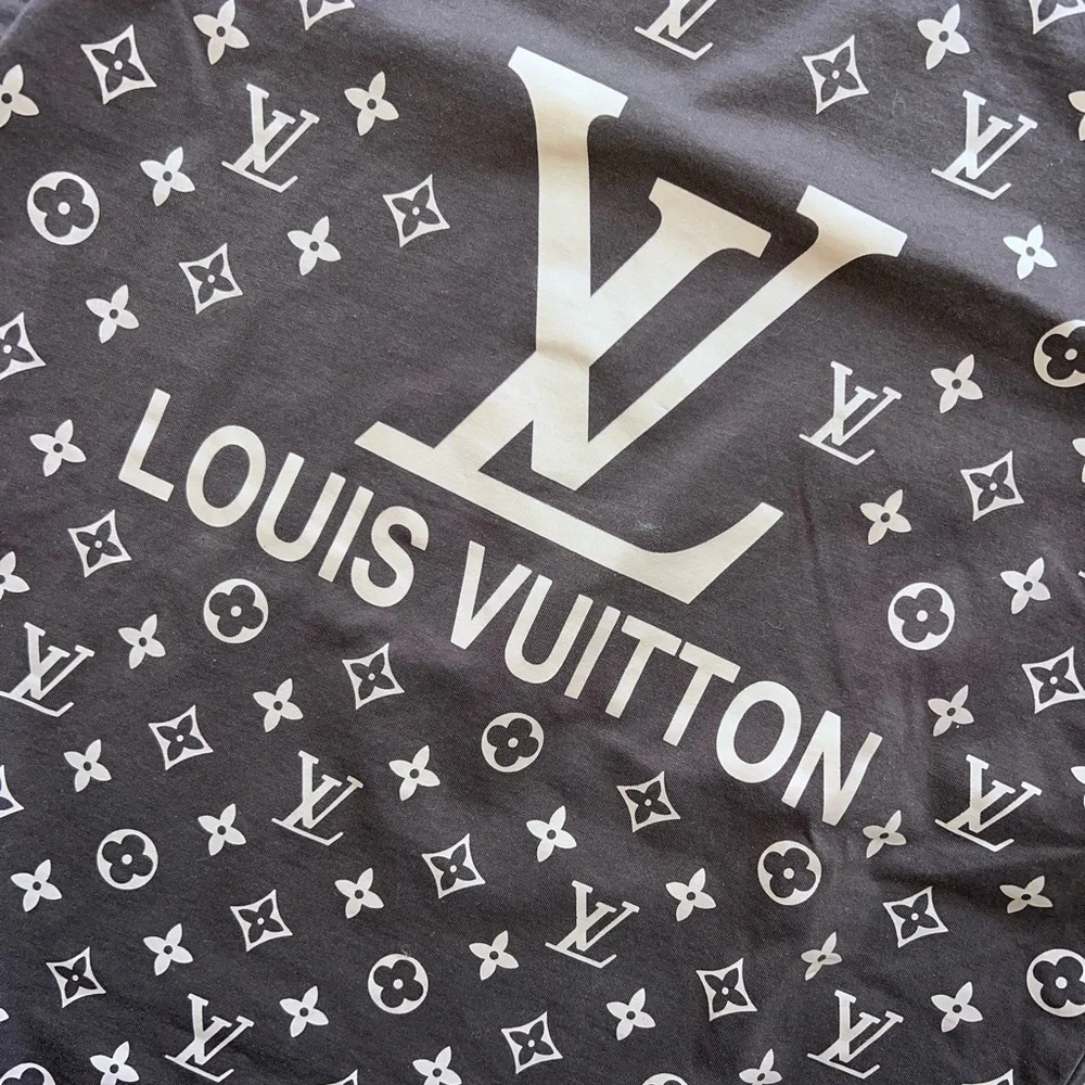 Women’s Louis Vuitton Tee Shirt Size L - Picture 2 of 6